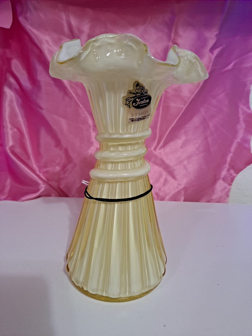 Fenton Ruffled Top Glass Vase - - Picture 3 of 7